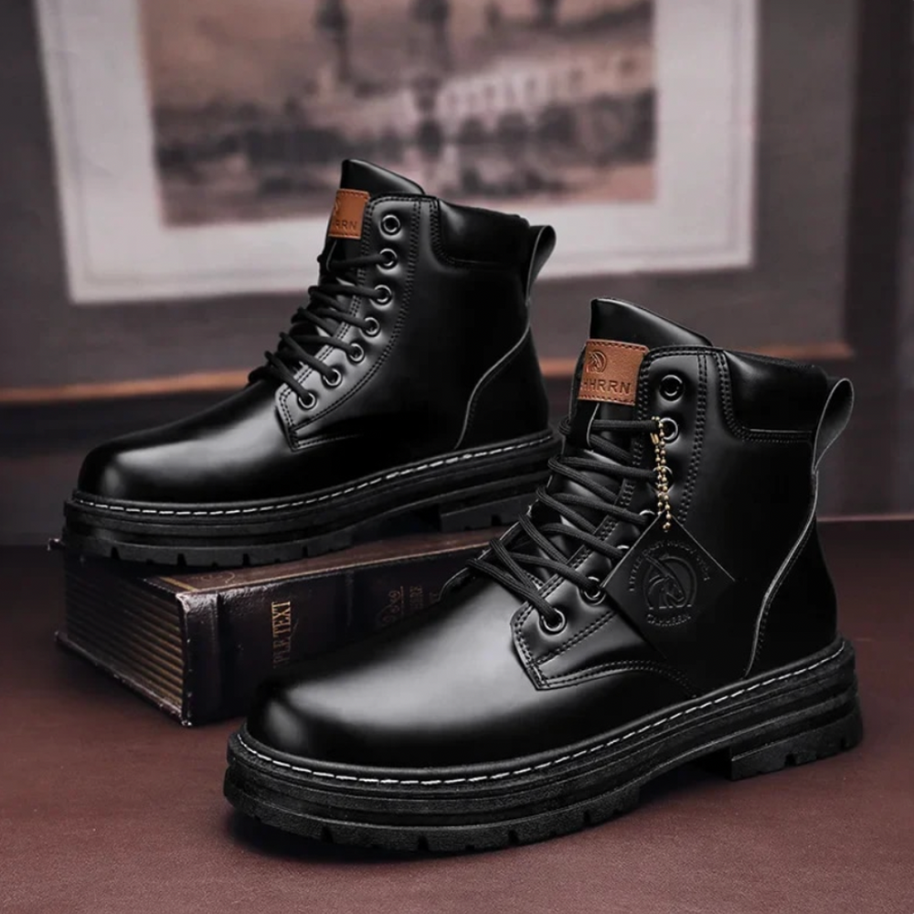 Men's Hiking Boots for Autumn Adventures in Black