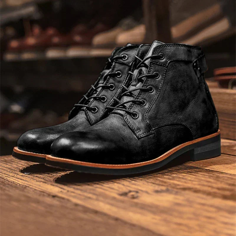 Men's Laced Leather Boots Perfect for Autumn in Black