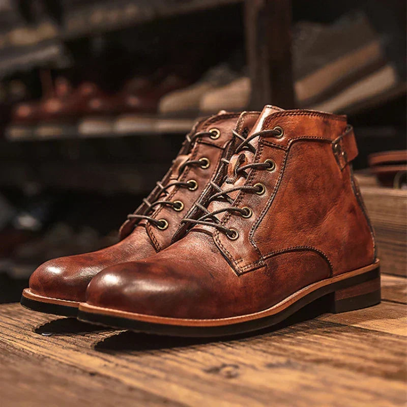 Men's Laced Leather Boots Perfect for Autumn in Brown