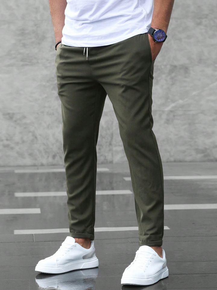 Men's Smart Tailored Comfort Trousers in Armeegrün