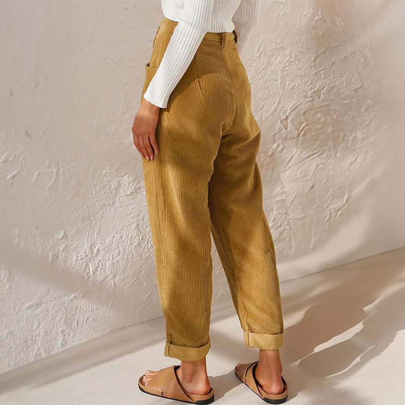 Nadia Pleated Summer Trousers in a Tapered Fit Foto 2