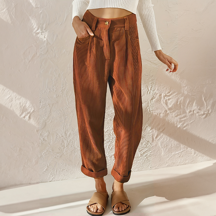 Nadia Pleated Summer Trousers in a Tapered Fit Foto 3