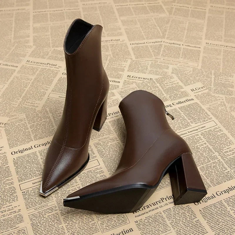 Pointed Toe Ankle Boots for Women in Braunes Fleecefutter