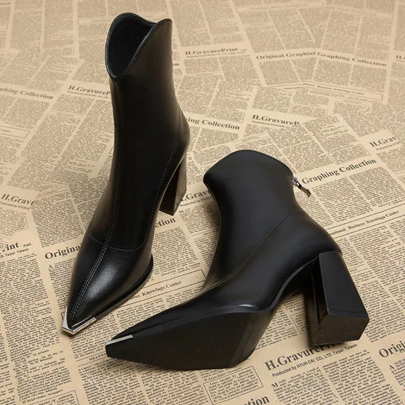 Pointed Toe Ankle Boots for Women in Schwarzes Fleecefutter