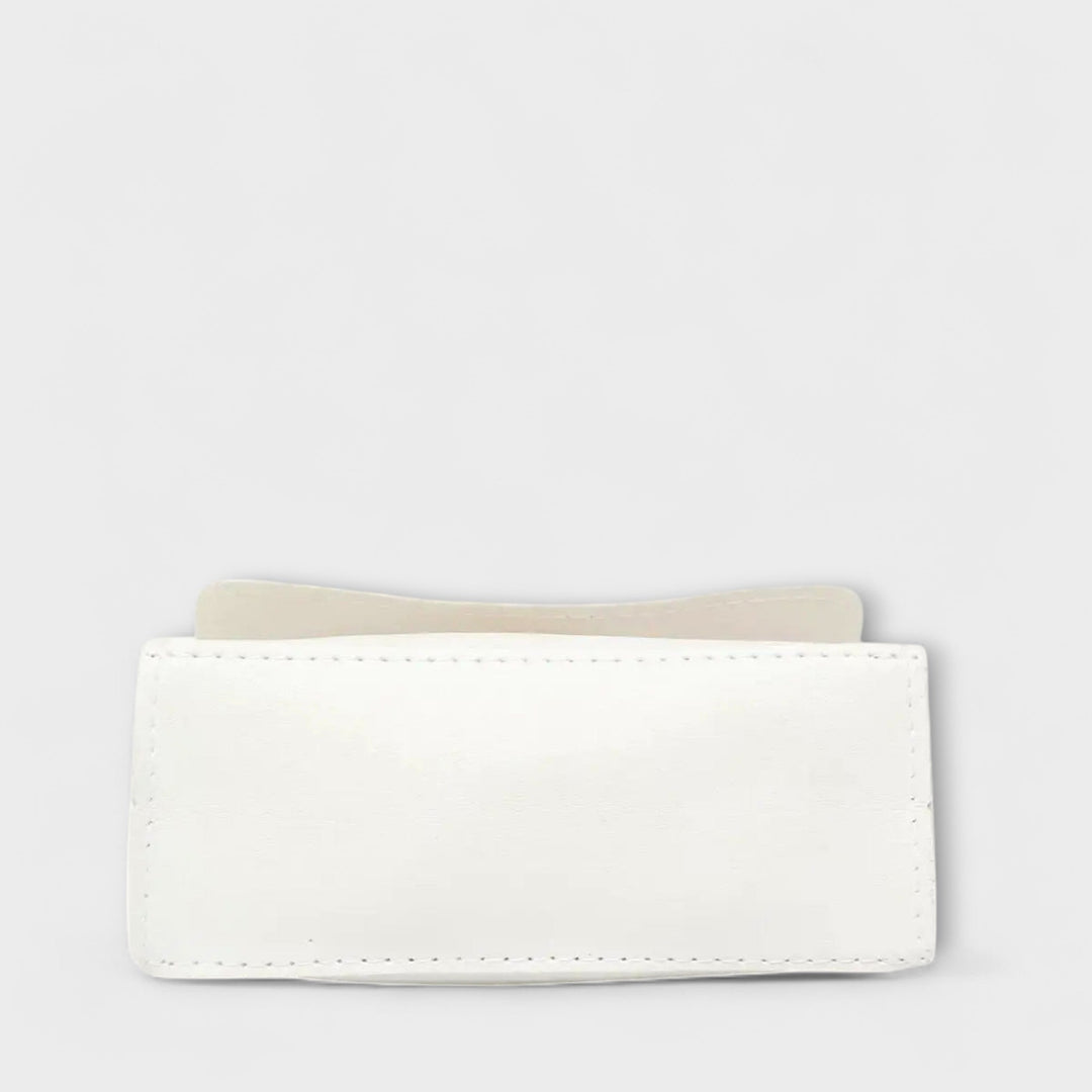 Refined Leather Tote Bag for Everyday Wear (2)