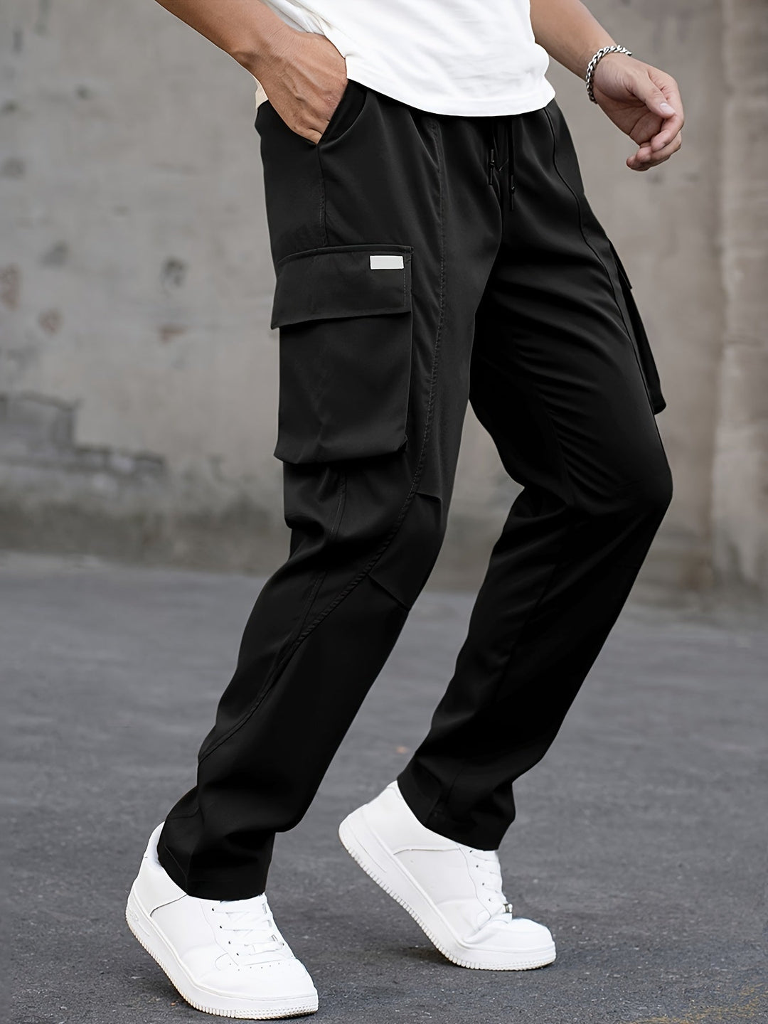 Structured Men's Cargo Trousers with Utility Pockets in Black