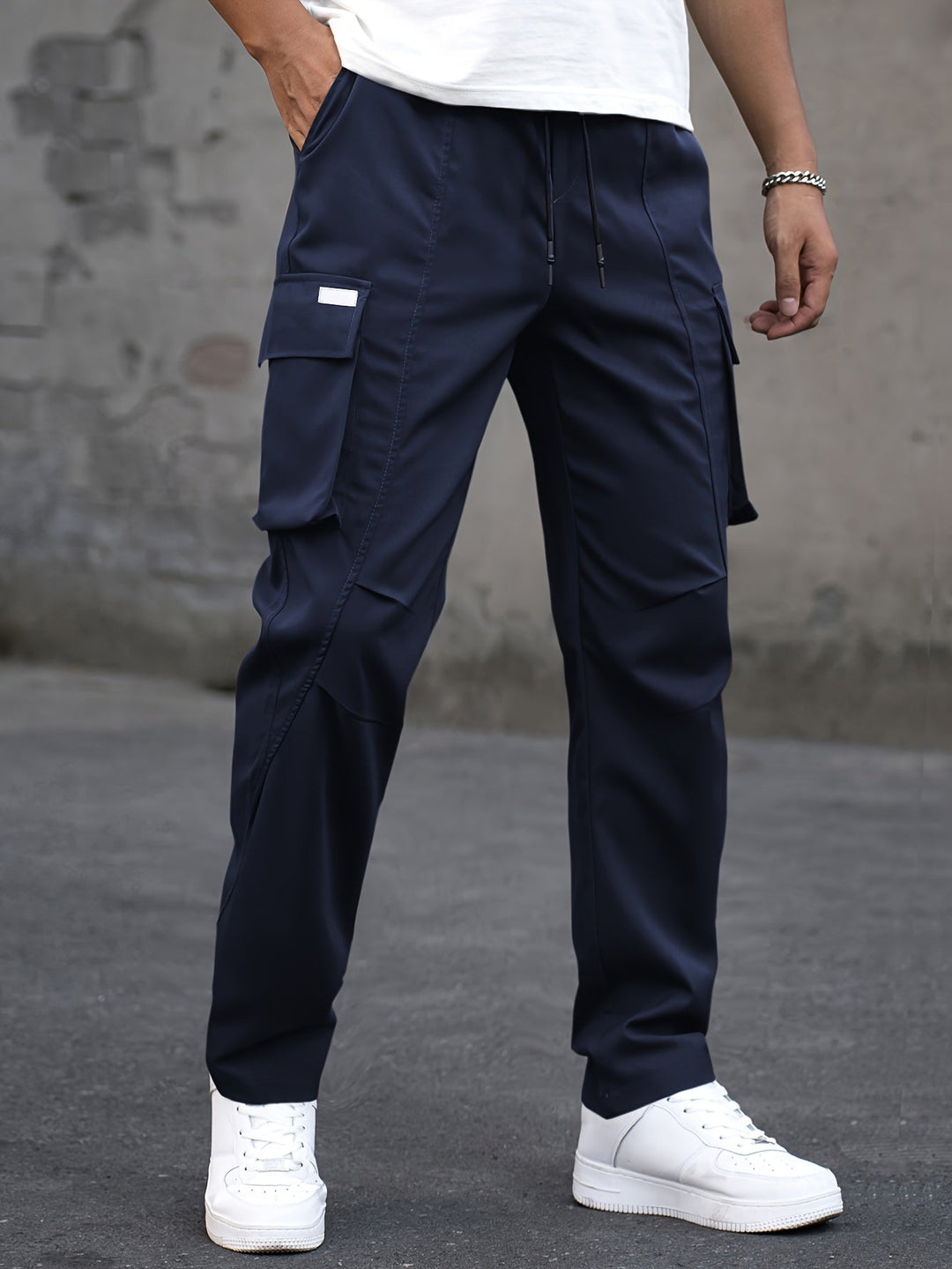 Structured Men's Cargo Trousers with Utility Pockets in Navy