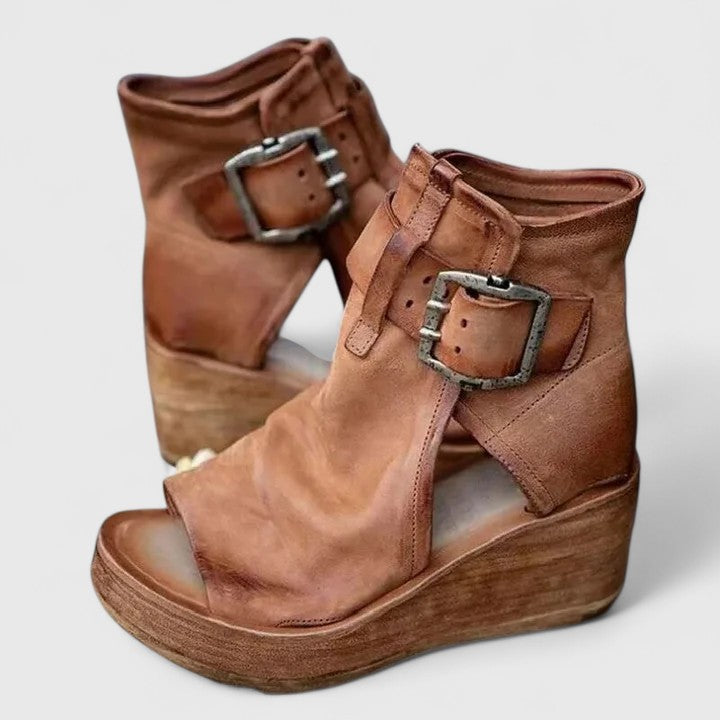 Women's Ankle Boots for Autumn Outfits in Brown