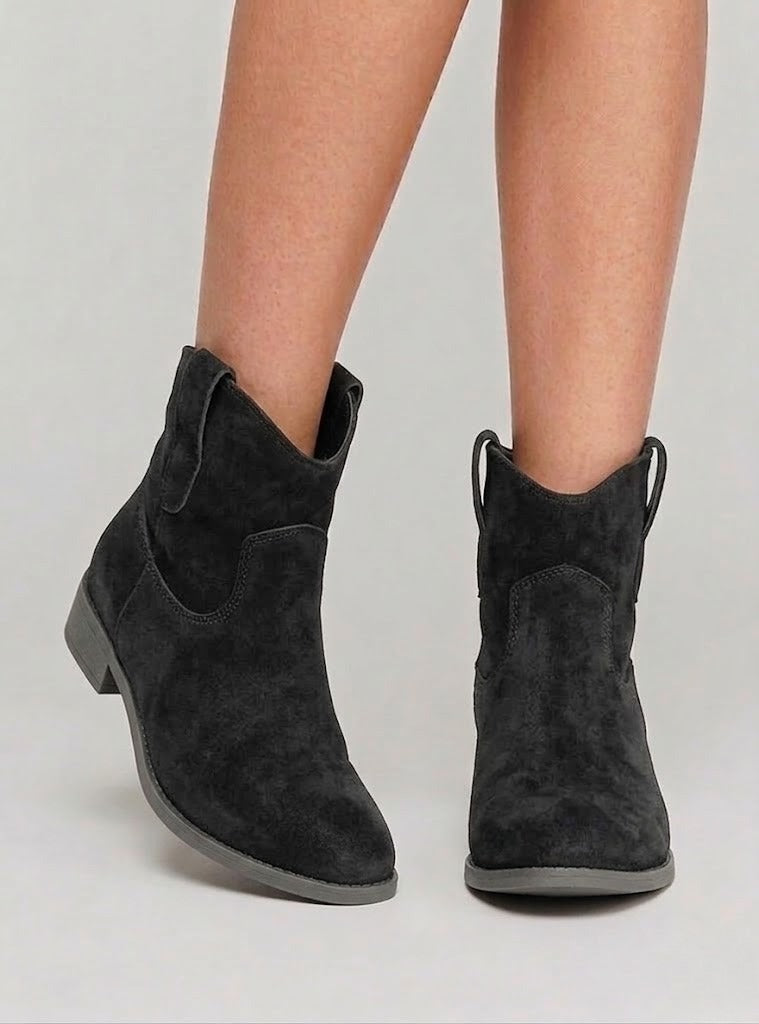 Women's Black Ankle Boots in Ranch Style in Black