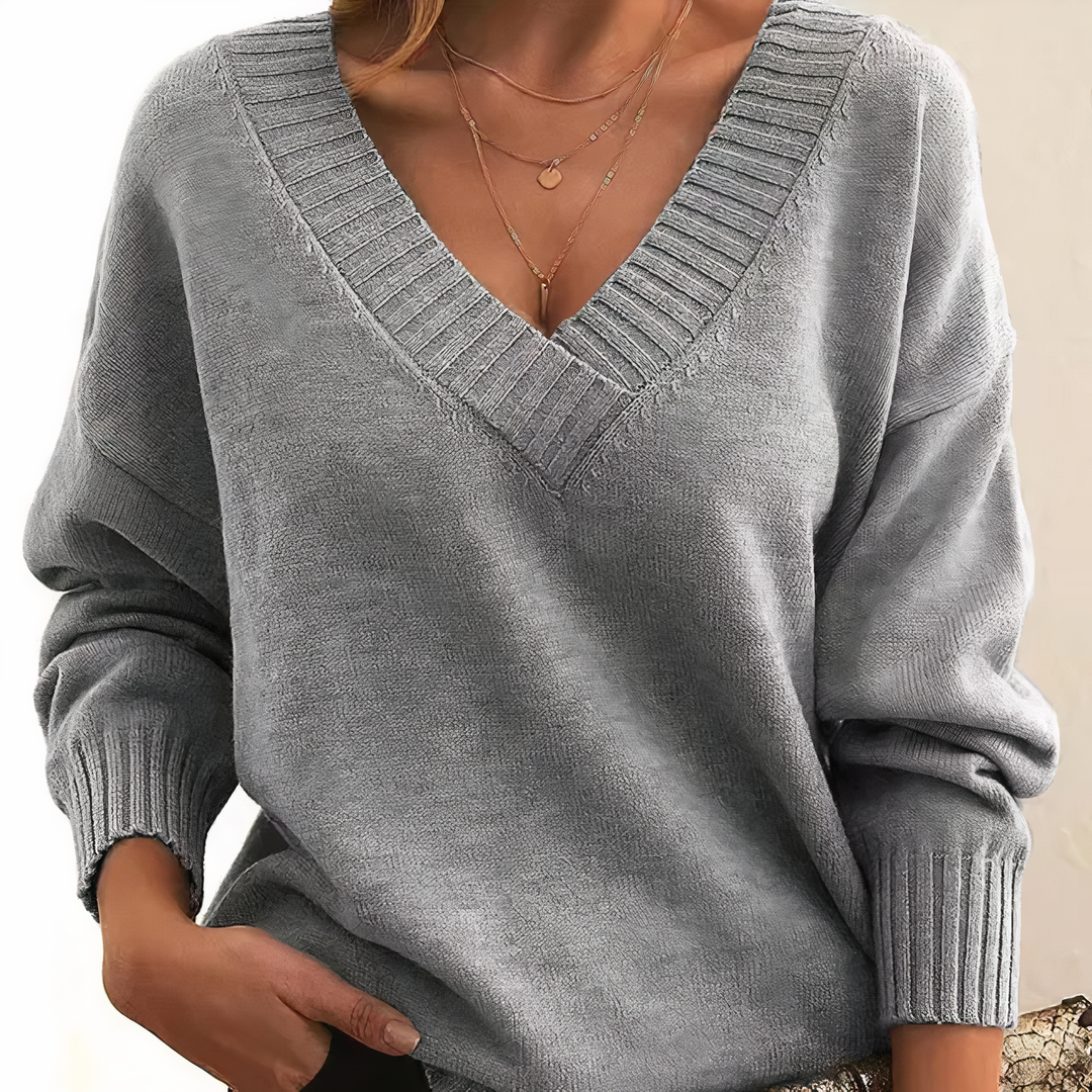 Women's Cashmere Sweater with Elegant V-Neckline in Grey