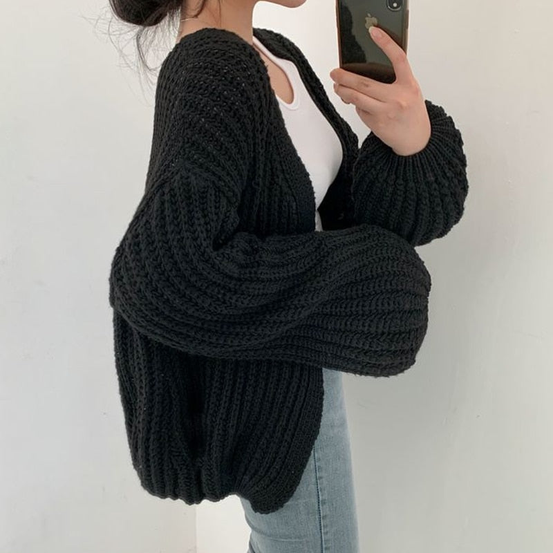 Women's Chunky Knit Cardigan for Autumn in Black
