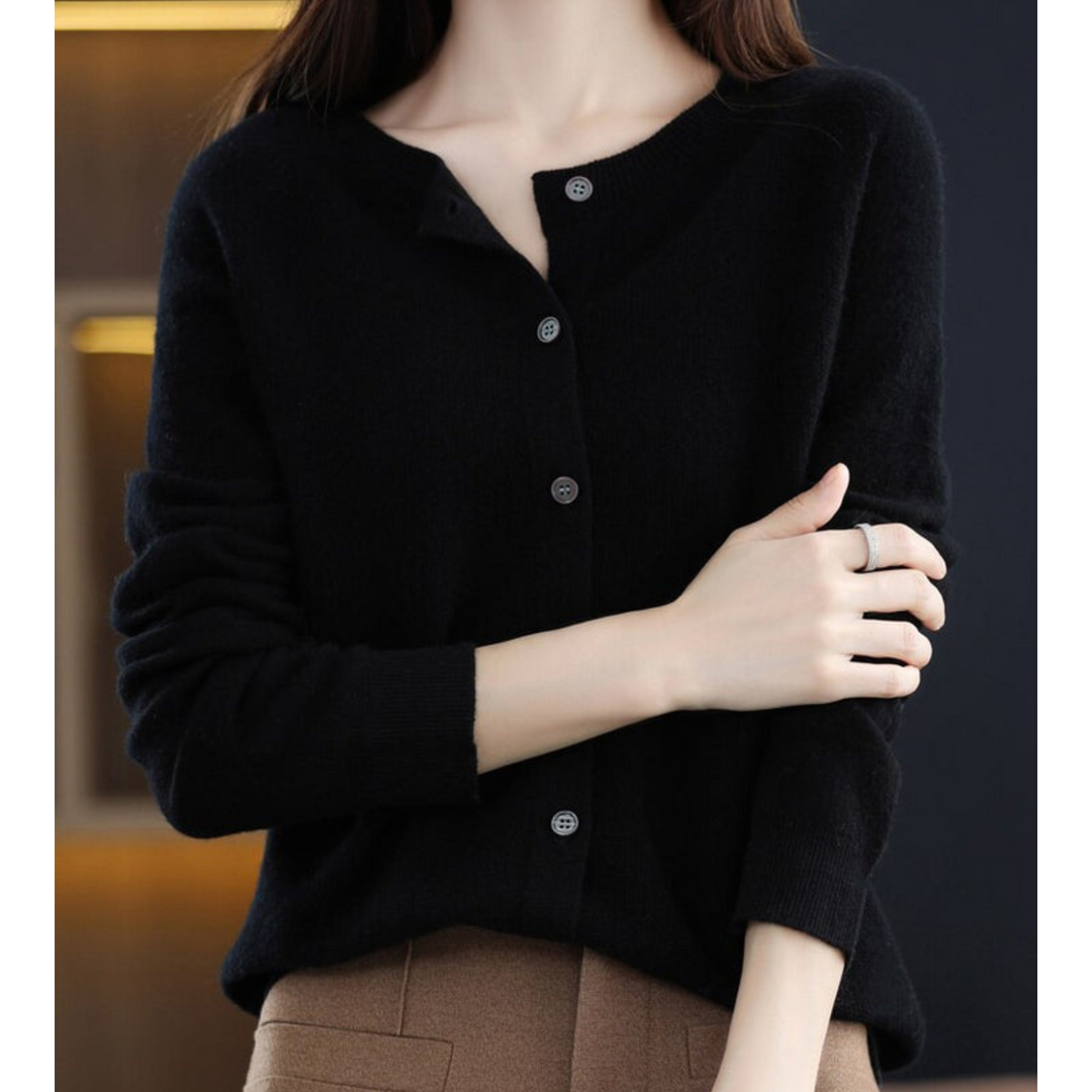 Women's Cozy Crew Neck Pullover for Autumn in Black