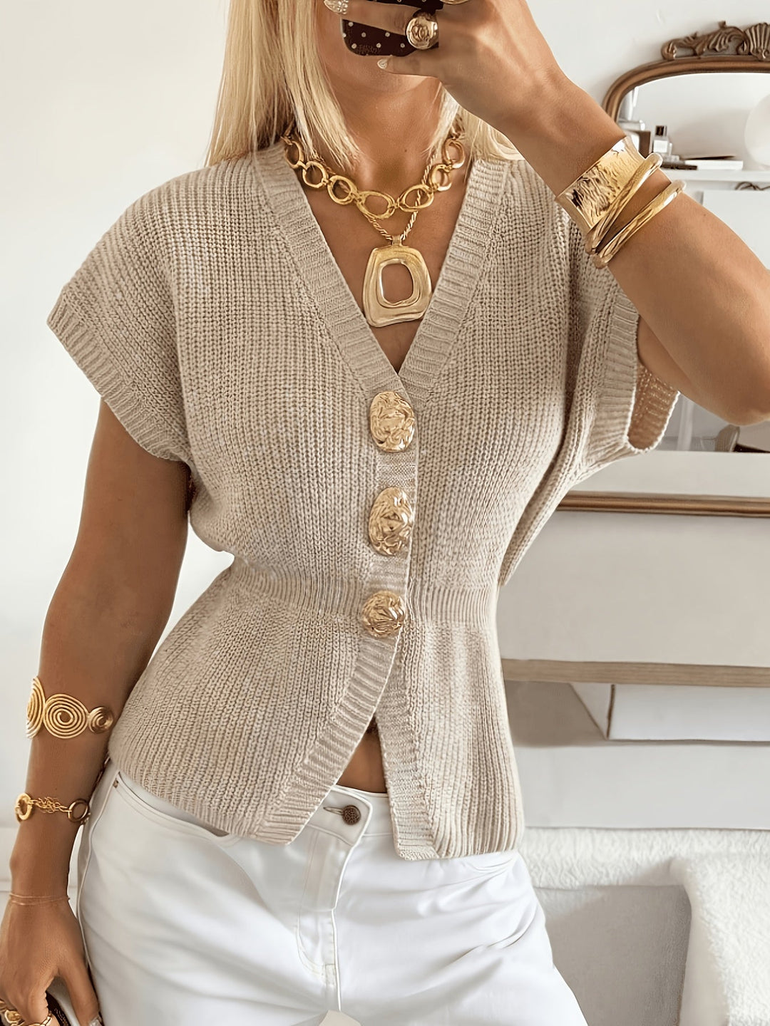 Women's Elegant All-Day Cardigan in Soft Knit in Apricot