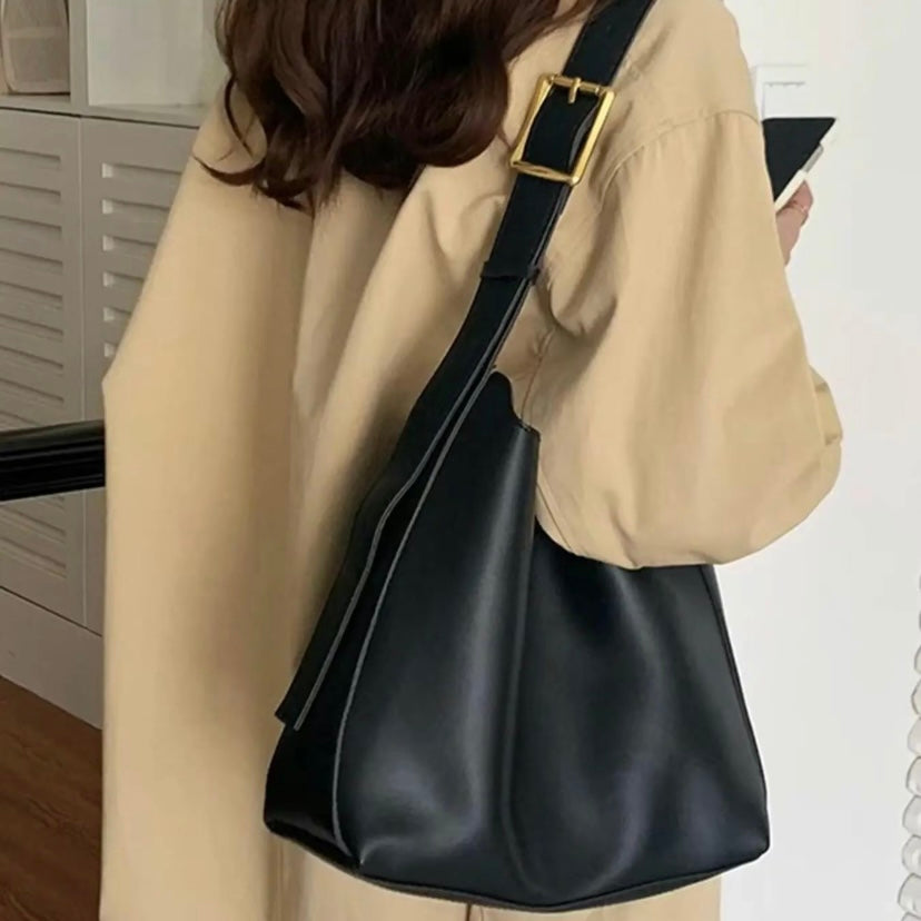 Women's Elegant Buckle Handbag for Everyday Wear (5)