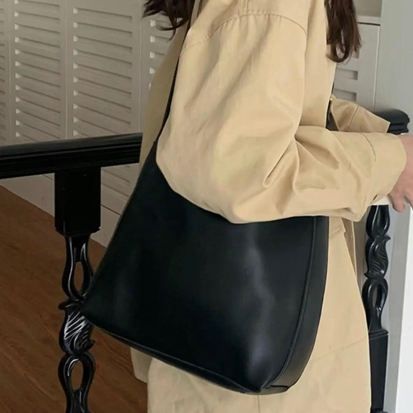 Women's Elegant Buckle Handbag for Everyday Wear (6)