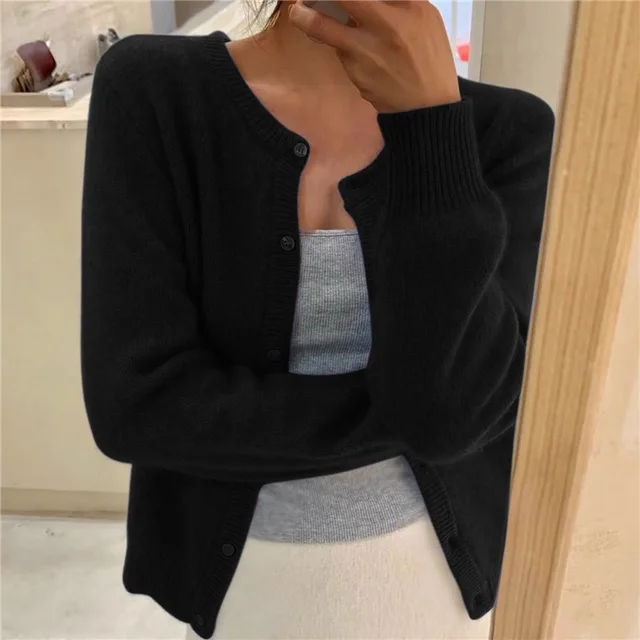 Women's Elegant Knit Cardigan for Casual Days in Black