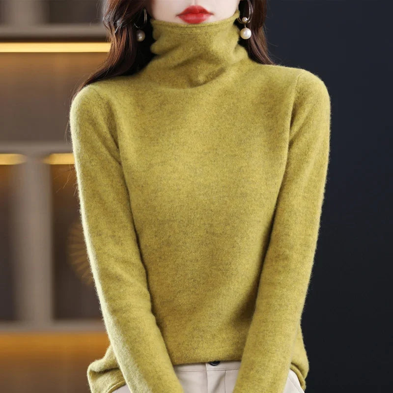 Women's Fine Merino Wool Turtleneck Pullover in Honiggelb