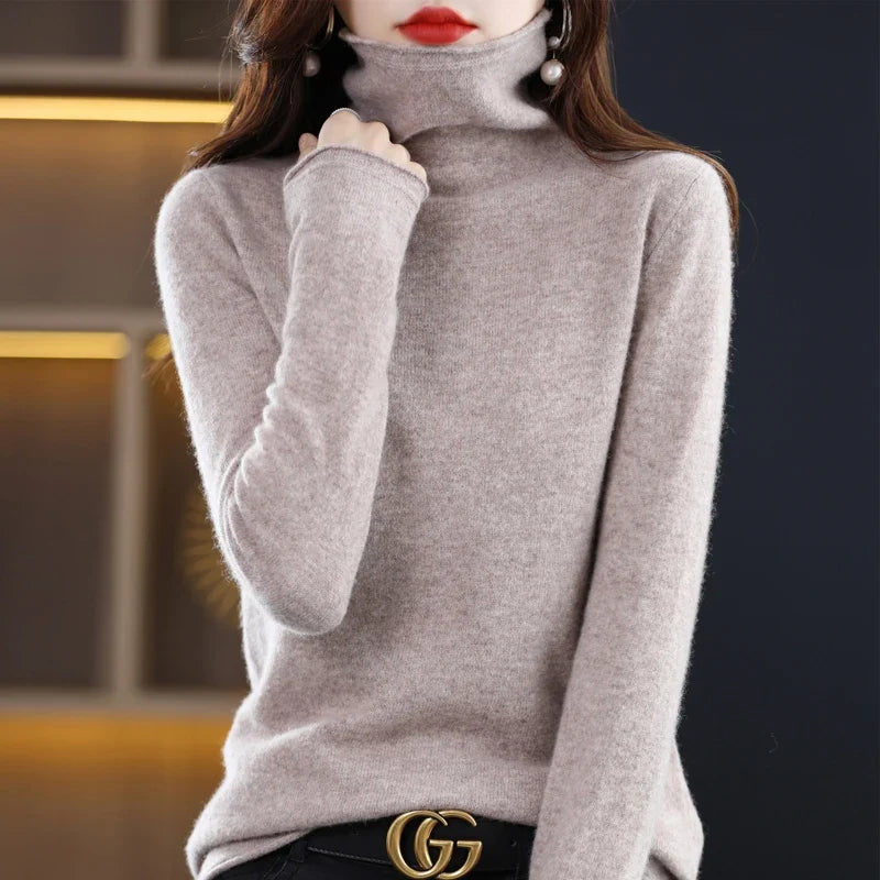 Women's Fine Merino Wool Turtleneck Pullover in Light Grey