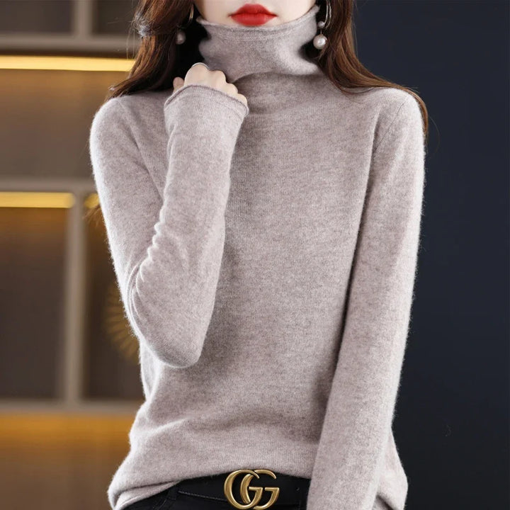Women's Fine Merino Wool Turtleneck Pullover in Light Grey