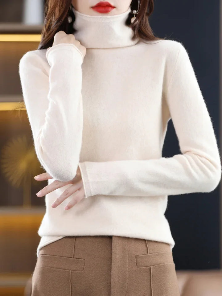 Women's Fine Merino Wool Turtleneck Pullover in Reis