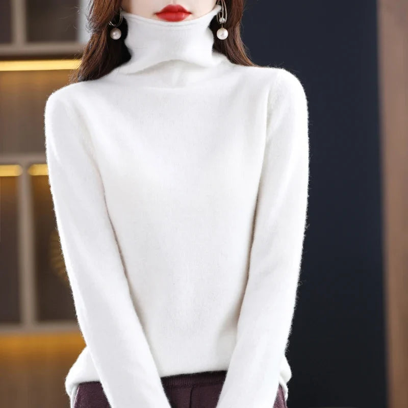Women's Fine Merino Wool Turtleneck Pullover in White