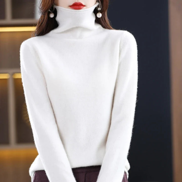 Women's Fine Merino Wool Turtleneck Pullover in White