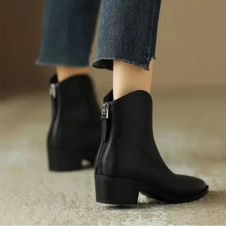 Women's Knee-High Boots in Black Leather (5)