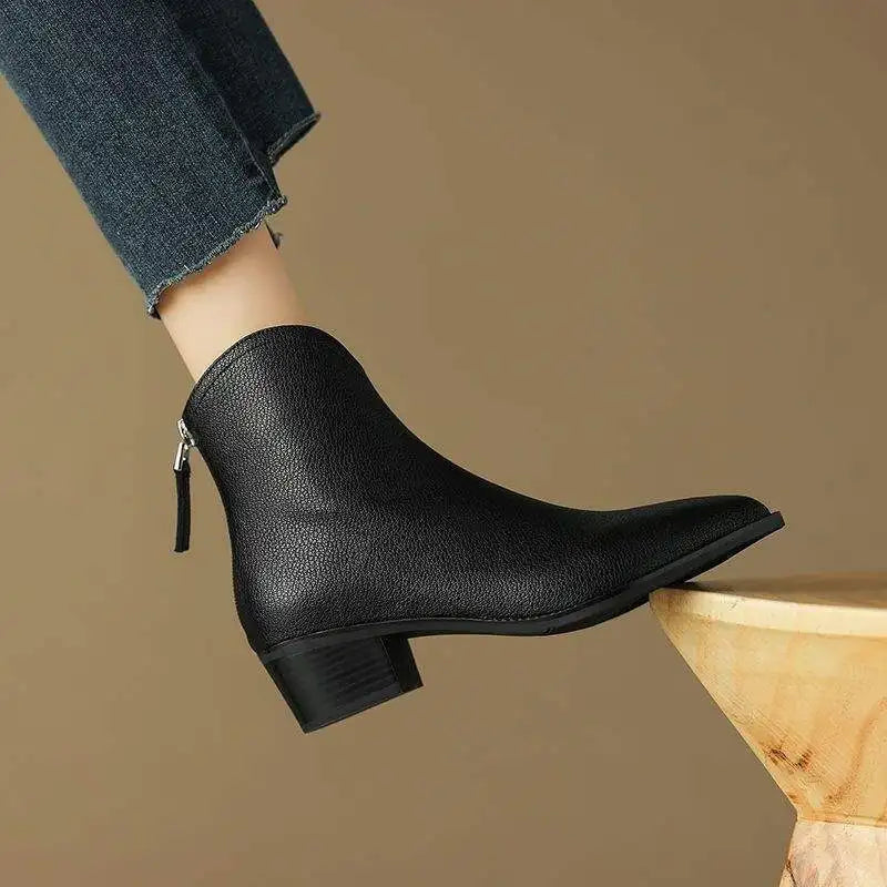 Women's Knee-High Boots in Black Leather in Black