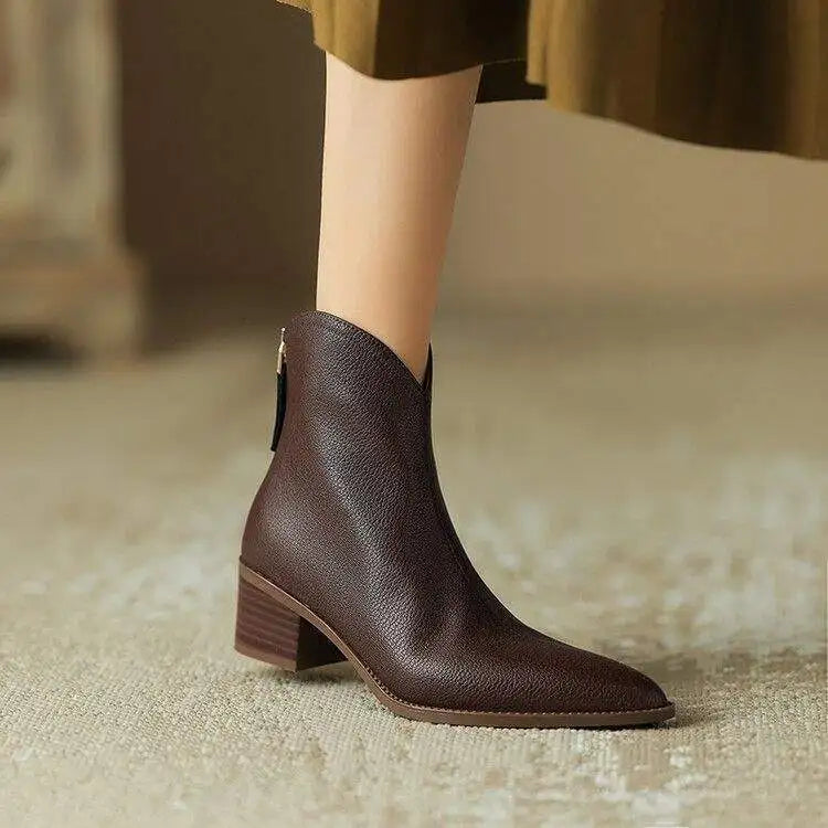 Women's Knee-High Boots in Black Leather in Brown