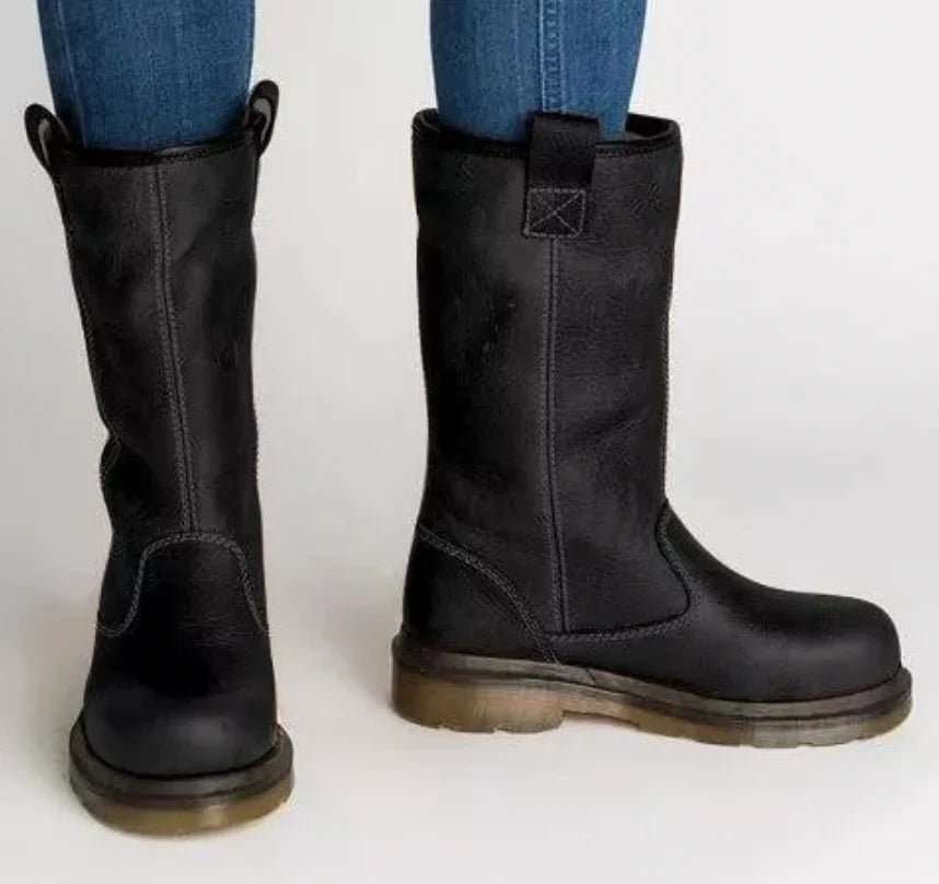 Women's Leather Boots for Autumn Outfits in Black