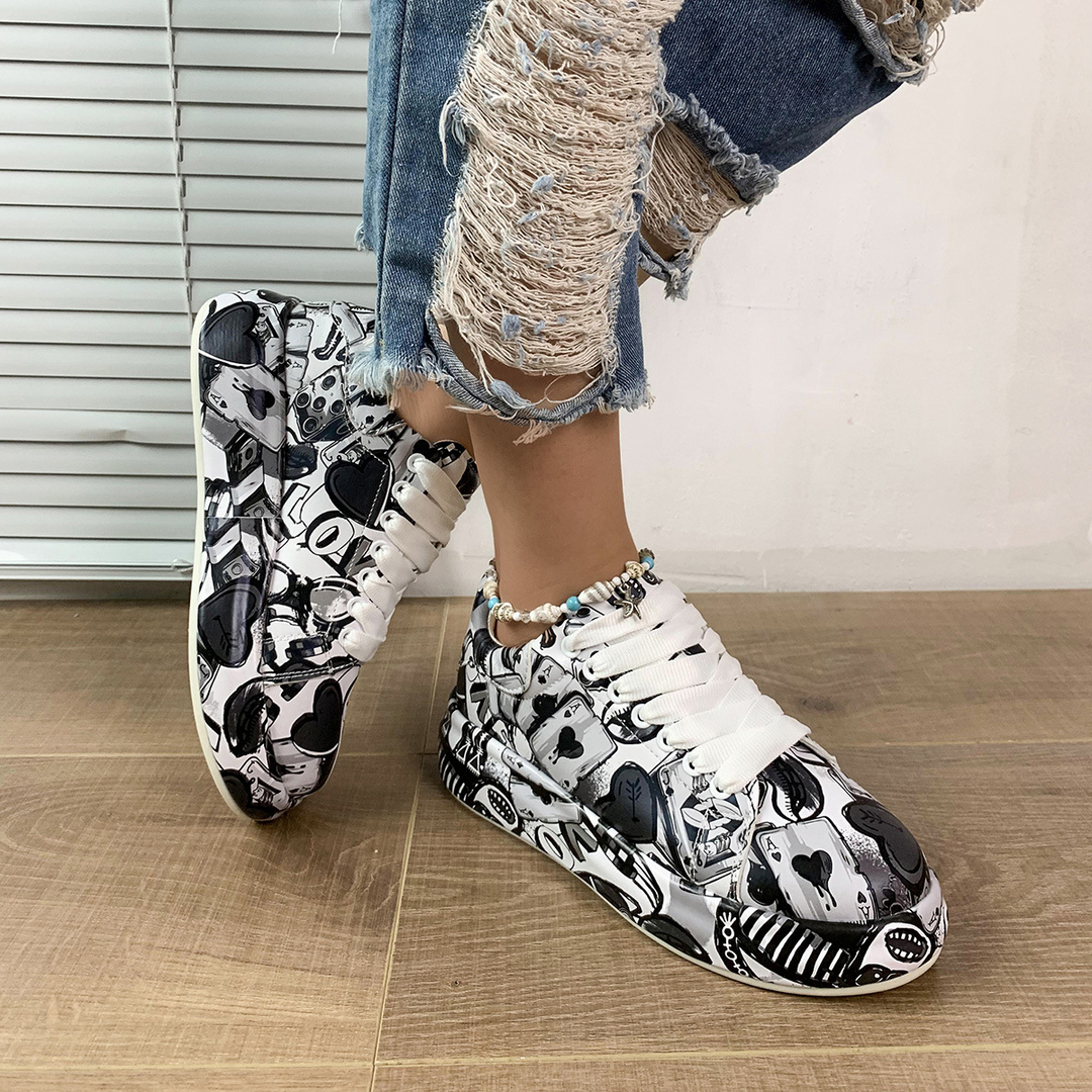 Women's Orthopedic Sneaker with Graphic Print (4)
