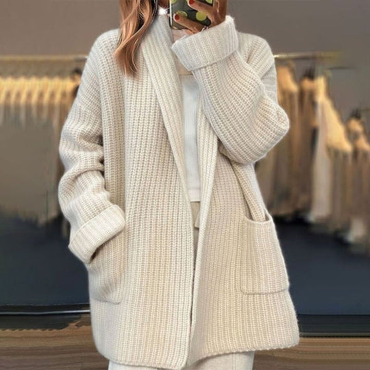 Women's Oversized Knit Cardigan for Autumn Layering in Lvory