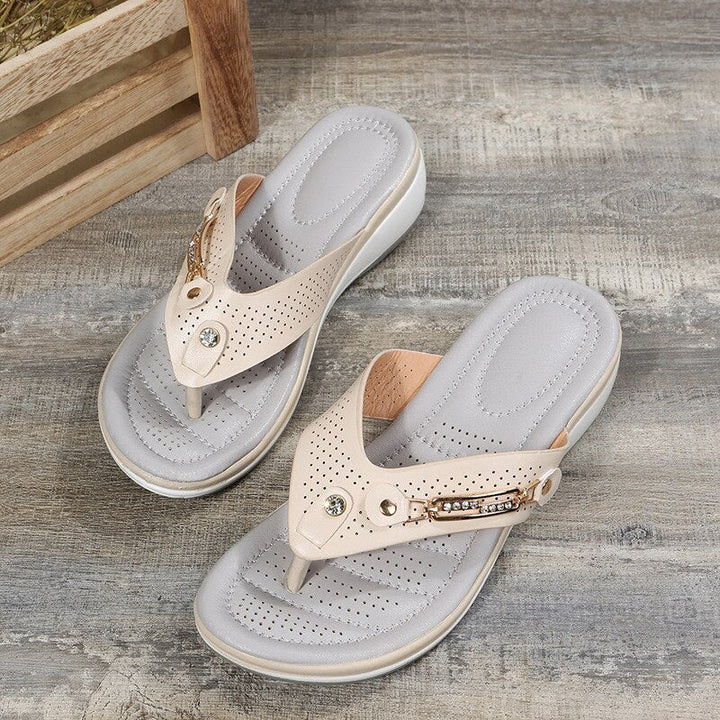 Women's Padded Sandals for Everyday Comfort (2)