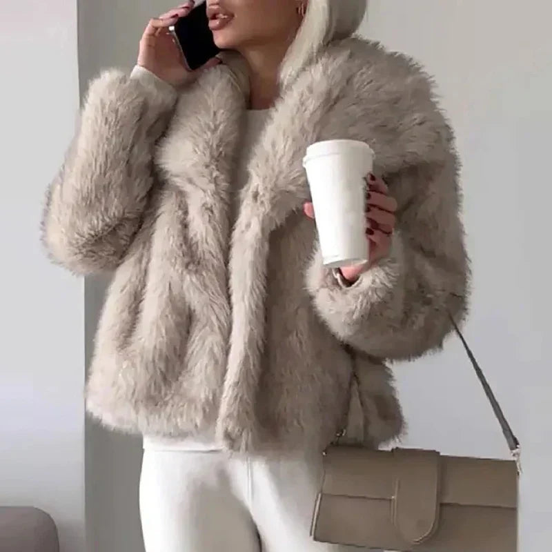 Women's Short Faux Fur Coat for Autumn in Light Brown