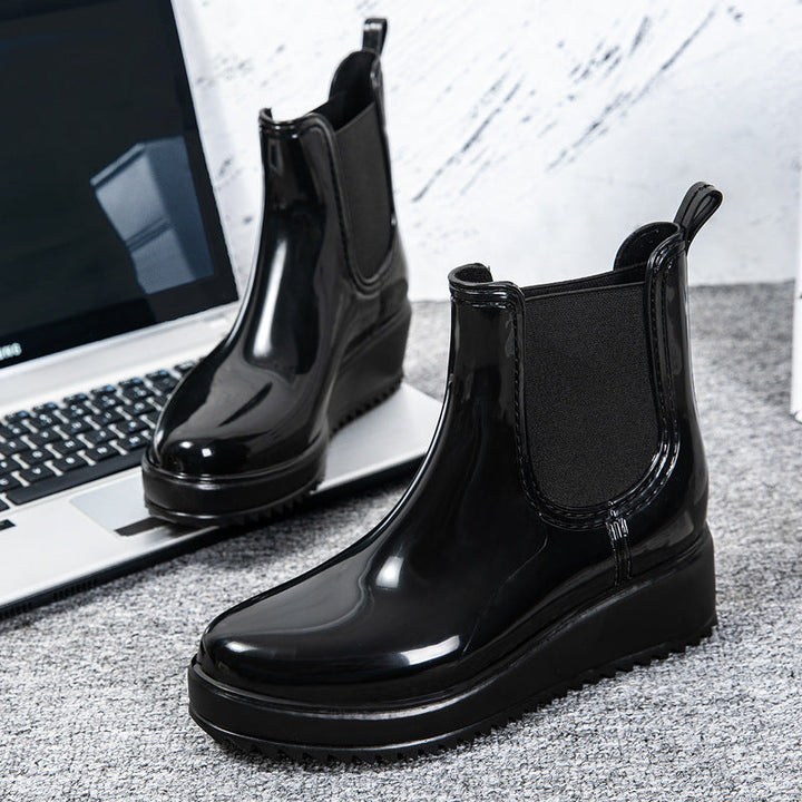 Women's Slip-Resistant Waterproof Chelsea Ankle Boots in Black
