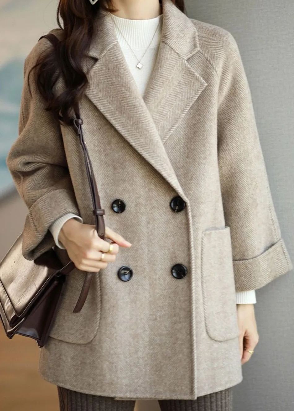 Women's Tailored Trench Coat for Autumn Layering (9)