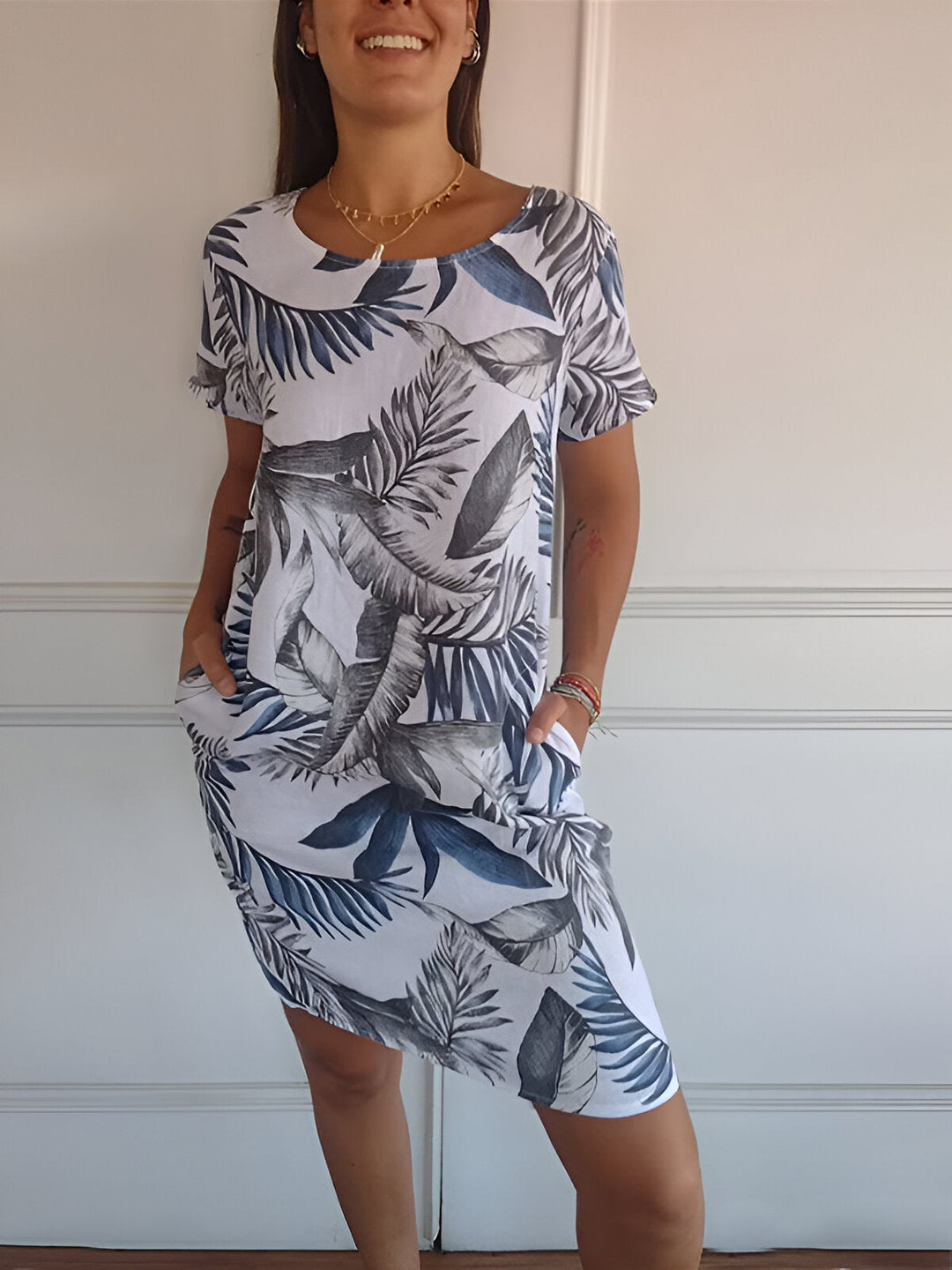 Women's Timeless Summer Dress in weiß und blau