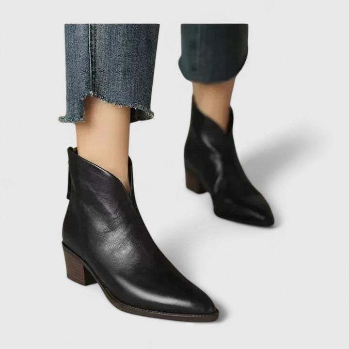 Women's Versatile Boots for Autumn Outfits in Black